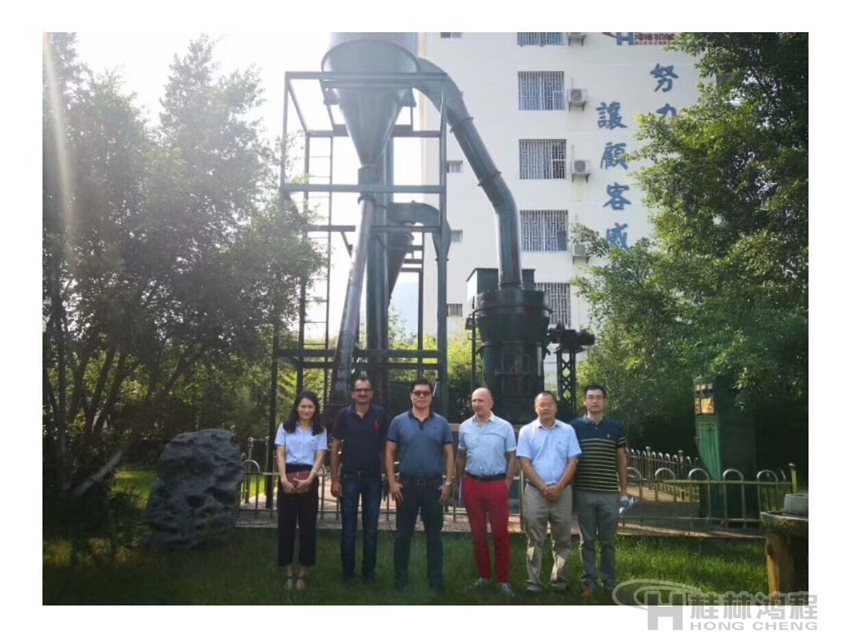 桂林鴻程磨粉機(jī)生產(chǎn)基地迎接中美洲礦業(yè)考察團(tuán)參觀 桂林鴻程磨粉機(jī)生產(chǎn)基地迎接中美洲礦業(yè)考察團(tuán)參觀